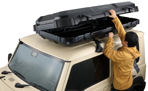 カーメイト(Carmate) inno(イノー) ルーフギアケース 720 ルーフボックス マットブラック 大容量 330 L クロカン SUV 向け ランドクルーザー ジムニー に最適 スクエア型 薄型 無骨 感 サイドハンドル付き 片開き 高剛性 立て掛け保管可能 エアロバー スクエアバー 純正ベースキャリア 対応 日本製 キャリア ルーフキャリア BRQ720MBK 中間 画像